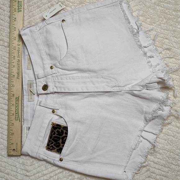 Nicki Minaj White Leopard Accent Pockets Cut Off Shorts Women Size 5/6 High Rise - Picture 5 of 11